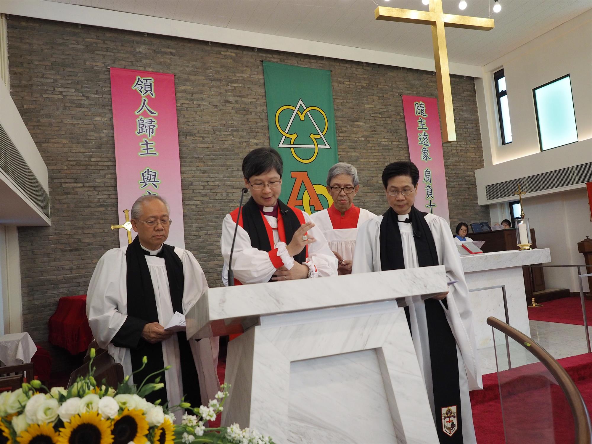 圣马提亚堂祝圣读经台讲道台